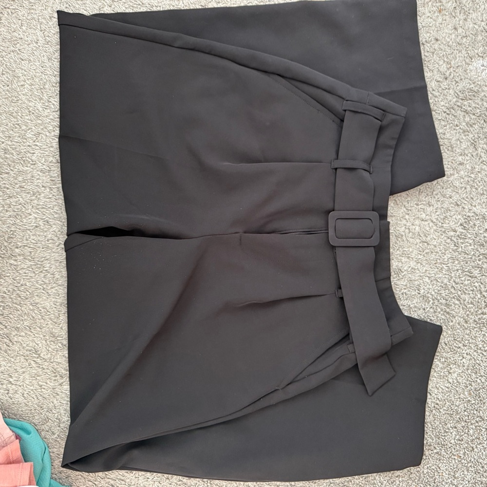 Versona Elegant Black Shorts with Belt